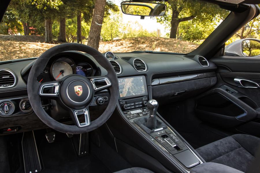 Торпедо Porsche 718 Boxster GTS (982) 2018 года  (NA) (фото 35 из 40)